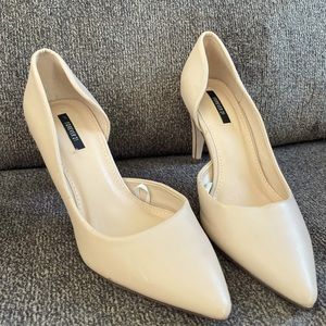 Sz5.5 beige heels.